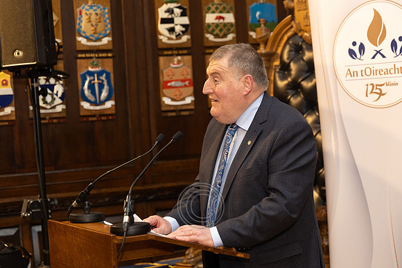 ÉAMON Ó CUÍV UACHTARÁN AN OIREACHTAIS 2025
