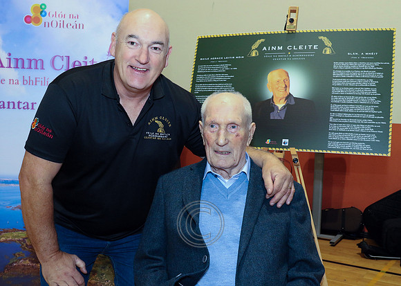 Seamus ‡ R†inne ( Cathaorleach Comhairle Ceantar na nOile†n) & Tom