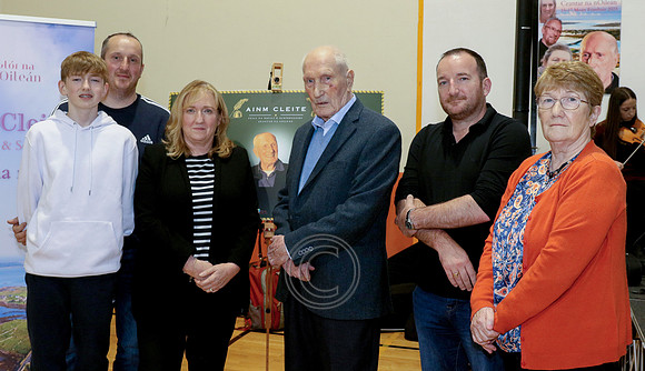 Muintir Uí Ghríofa garmhic Tom agus Ciarán agus Seán