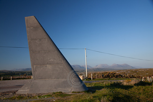 ALCOCK AND BROWN STATUE 2013-4328