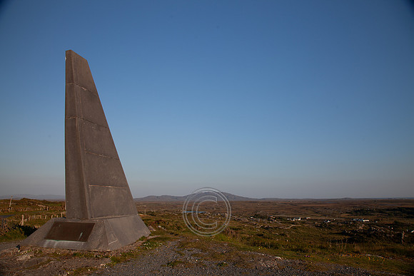 ALCOCK AND BROWN STATUE 2013-4331