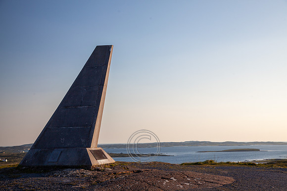 ALCOCK AND BROWN STATUE 2013-4336
