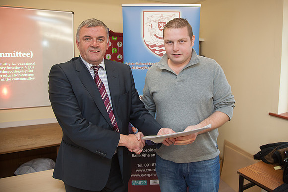 BIM_Certs-0140: 12/12/12: Údarás na Gaeltachta CEO Steve Ó Cúláin presenting a certificate to Bertie Ó Cualáin, Leitirmealláin. Pic: Seán Ó Mainnín
