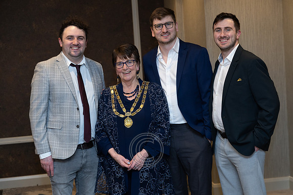 ÁINE NÍ GHLINN INSEALBHÚ-5