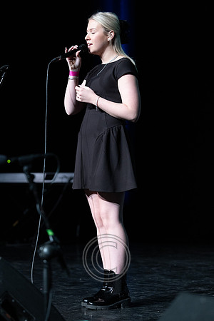 LOTTIE NÍ DHRISCEOIL NÍ MHUIRÍ GAELCHOLÁISTE MHUIRE AG-0271