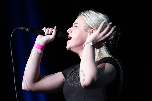 LOTTIE NÍ DHRISCEOIL NÍ MHUIRÍ GAELCHOLÁISTE MHUIRE AG-0318