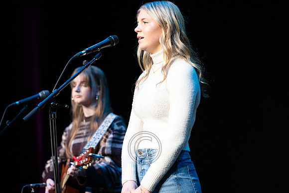 'DAMIEN AGUS SIENNA COLÁISTE CHOLMCILLE, INDREABHÁN-2
