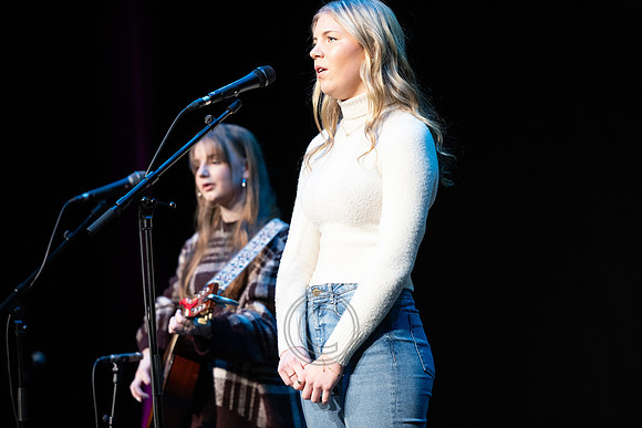'DAMIEN AGUS SIENNA COLÁISTE CHOLMCILLE, INDREABHÁN-4