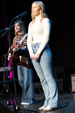 'DAMIEN AGUS SIENNA COLÁISTE CHOLMCILLE, INDREABHÁN-5