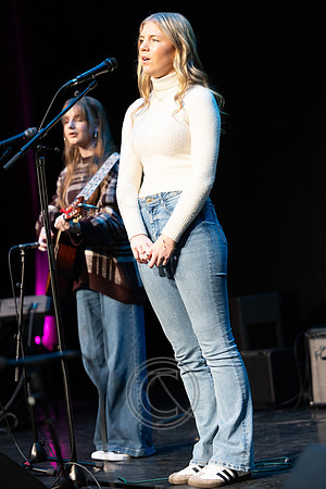 'DAMIEN AGUS SIENNA COLÁISTE CHOLMCILLE, INDREABHÁN-6