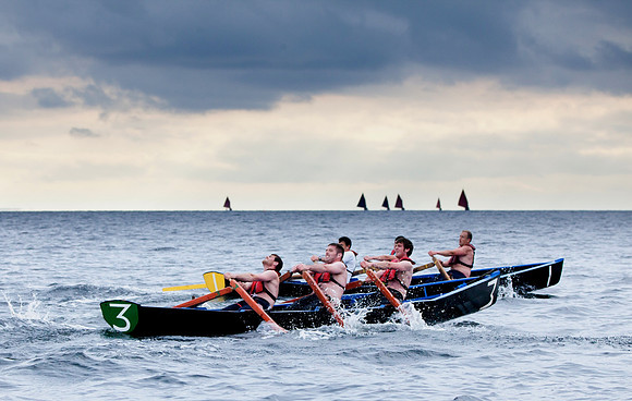 045 Currach Race bare