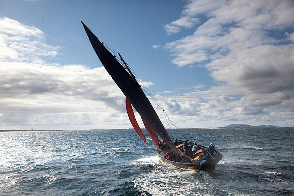 047 Hooker open sea