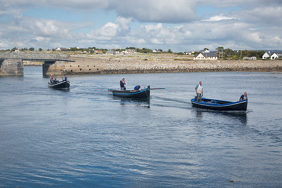 051 Towing currachs