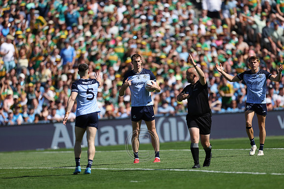 ÁTH CLIATH V CIARRAÍ 2026-0157