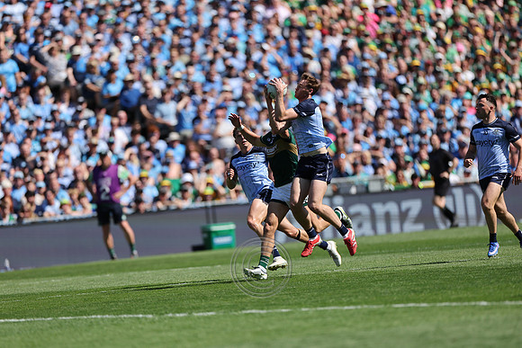 ÁTH CLIATH V CIARRAÍ 2026-0365