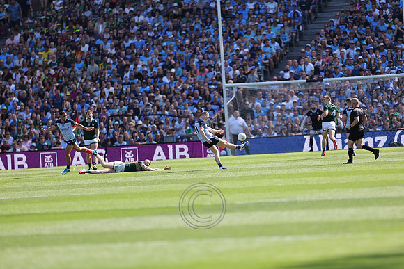 ÁTH CLIATH V CIARRAÍ 2026-0500