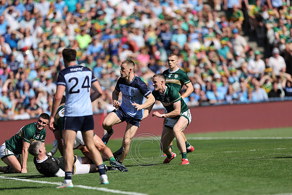 ÁTH CLIATH V CIARRAÍ 2026-1077