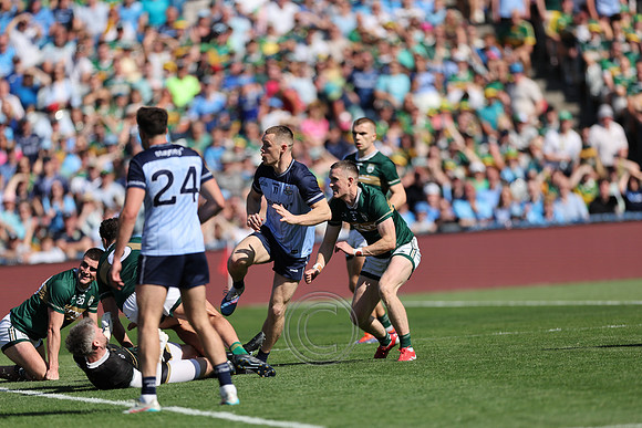 ÁTH CLIATH V CIARRAÍ 2026-1078