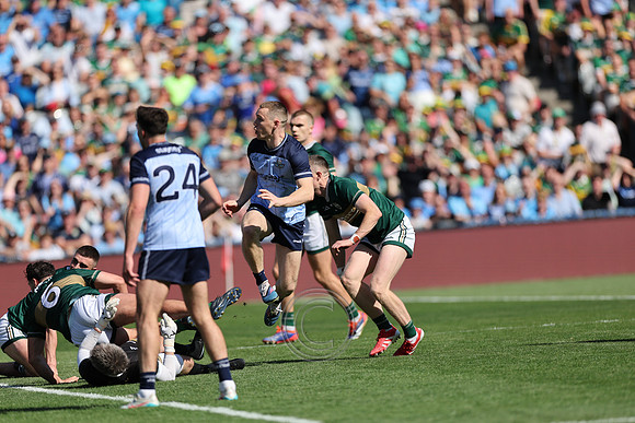 ÁTH CLIATH V CIARRAÍ 2026-1082
