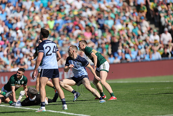 ÁTH CLIATH V CIARRAÍ 2026-1094