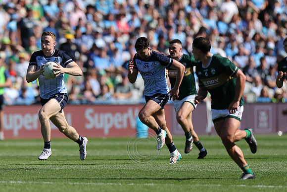 ÁTH CLIATH V CIARRAÍ 2026-0987