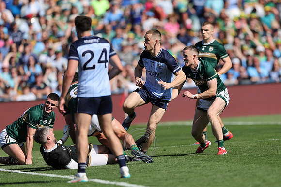 ÁTH CLIATH V CIARRAÍ 2026-1077