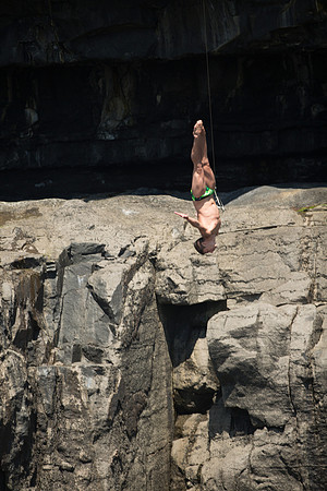 CliffDive14-7924