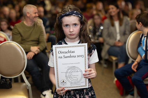 AMHRÁNAÍOCHT AR AN SEAN-NÓS COMÓRTAS B